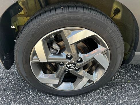 Certified 2024 Hyundai Venue SEL FWD image 18