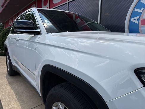 Used 2023 Jeep Grand Cherokee Limited image 3