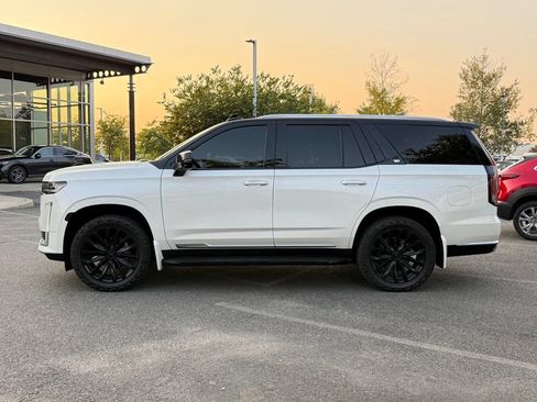 Used 2022 Cadillac Escalade Luxury w/ LPO, Floor Liner Package AWD/4WD image 5