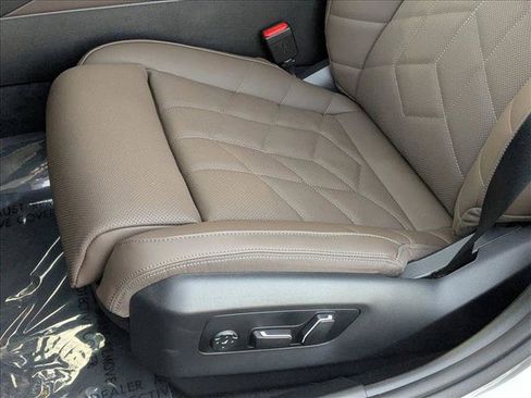 New 2026 BMW 530i xDrive w/ Premium Package image 4