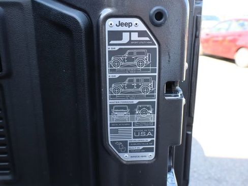 Used 2018 Jeep Wrangler Unlimited Rubicon AWD/4WD image 38