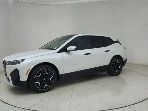 Used 2025 BMW iX xDrive50 image 64