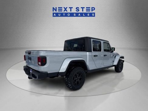 Used 2022 Jeep Gladiator Sport AWD/4WD image 8
