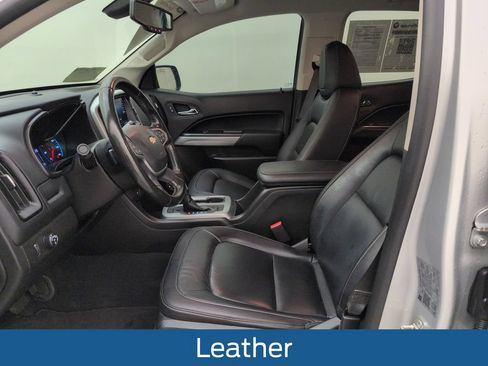 Used 2020 Chevrolet Colorado LT w/ Luxury Package RWD image 4
