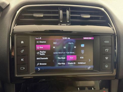 Used 2018 Jaguar F-PACE Premium image 26