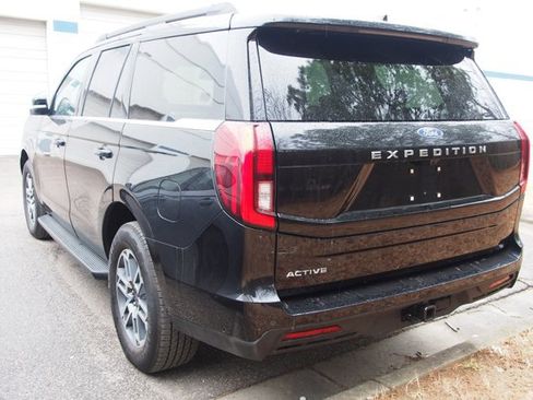 Certified 2025 Ford Expedition Active image 5