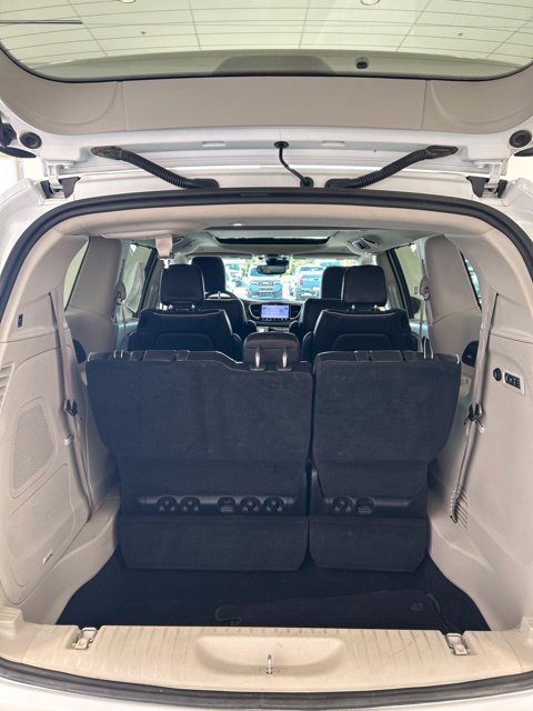 Used 2022 Chrysler Pacifica Limited FWD image 7