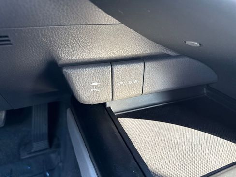 Used 2018 Toyota Camry L image 29