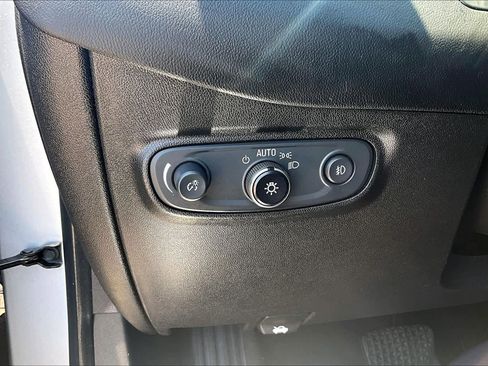 Used 2018 Chevrolet Equinox Premier AWD/4WD image 36
