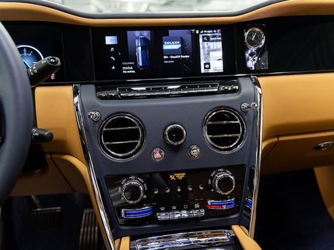 Certified 2025 Rolls-Royce Cullinan AWD/4WD image 42