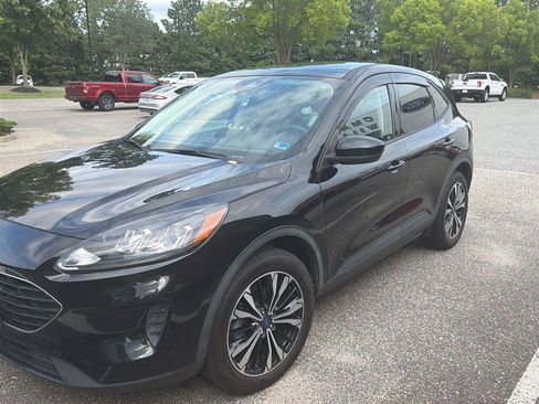 Used 2021 Ford Escape SE w/ SE Sport Appearance Package AWD/4WD image 1