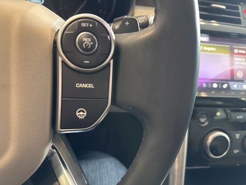 Used 2017 Land Rover Discovery HSE image 43