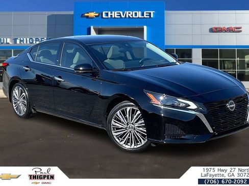 Used 2024 Nissan Altima 2.5 SL image 1