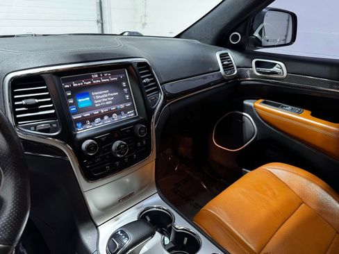 Used 2015 Jeep Grand Cherokee SRT w/ Luxury Group II image 17