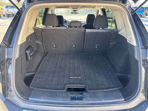 Used 2023 Nissan Rogue SV image 6