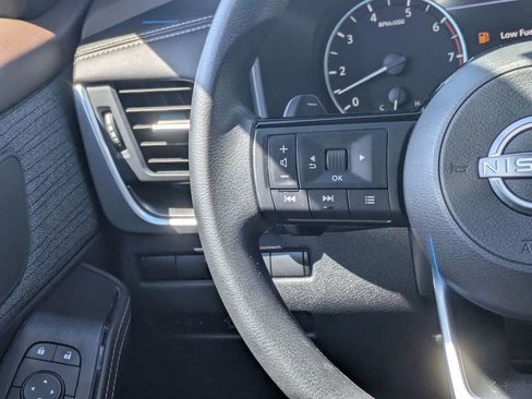 Used 2023 Nissan Rogue SV AWD/4WD image 13
