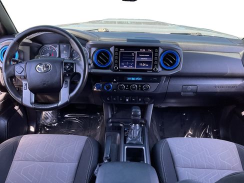 Used 2021 Toyota Tacoma TRD Sport w/ Technology Package AWD/4WD image 10