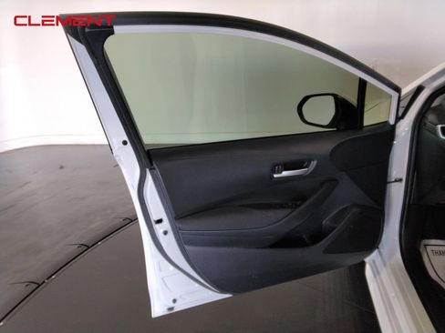 Used 2020 Toyota Corolla LE image 17