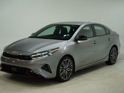 Used 2023 Kia Forte GT image 3