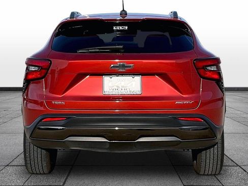 Used 2024 Chevrolet Trax ACTIV w/ Driver Confidence Package FWD image 4