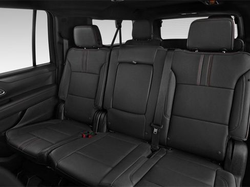 Used 2023 Chevrolet Suburban Premier image 11