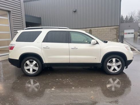 Used 2009 GMC Acadia SLT w/ Technology Package FWD image 4