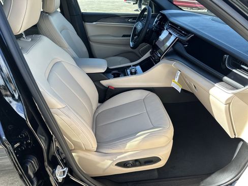 New 2024 Jeep Grand Cherokee Limited 4xe w/ Luxury Tech Group II image 18