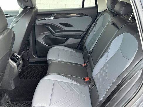 Certified 2025 Volkswagen Tiguan SE AWD/4WD image 13