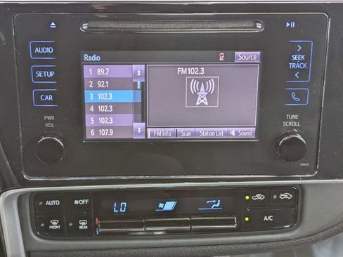 Used 2019 Toyota Corolla LE image 17