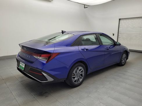 Used 2024 Hyundai Elantra SEL image 9