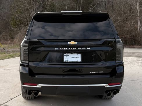 Used 2025 Chevrolet Suburban Premier image 6