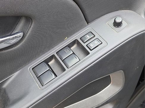 Used 2024 Nissan Frontier SV image 21