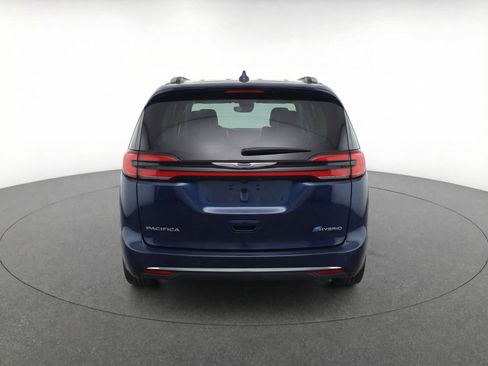 Used 2023 Chrysler Pacifica Touring-L image 7