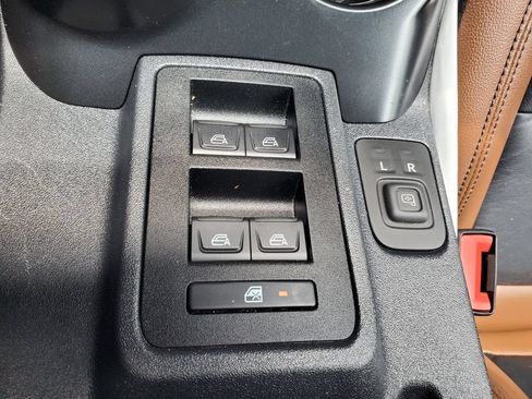 Used 2015 Jeep Wrangler Unlimited Sahara w/ Dual Top Group AWD/4WD image 27