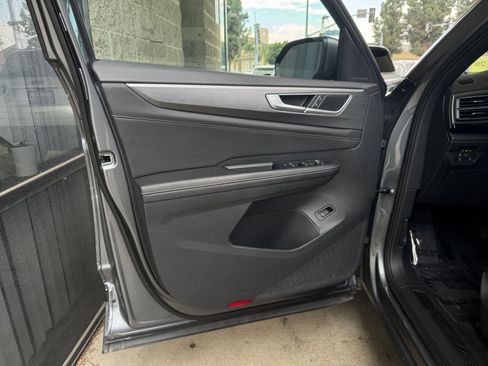 Used 2025 Volkswagen Atlas Cross Sport SE image 20