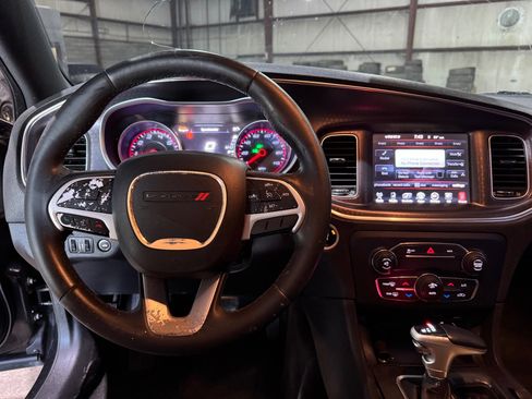 Used 2015 Dodge Charger SXT image 28