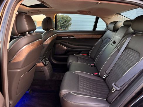 Used 2020 Genesis G90 3.3T Premium RWD image 28