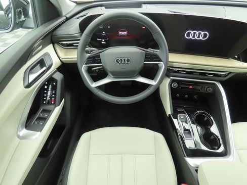 Used 2025 Audi Q5 Premium Plus w/ Premium Plus image 11