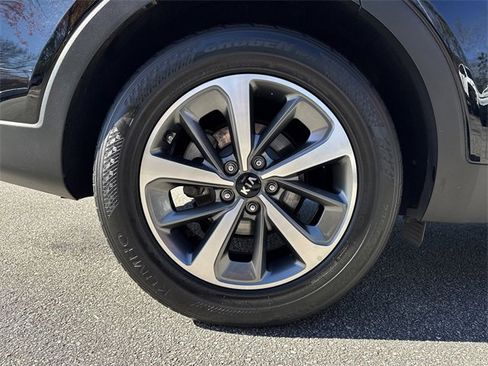 Used 2019 Kia Sorento EX image 17