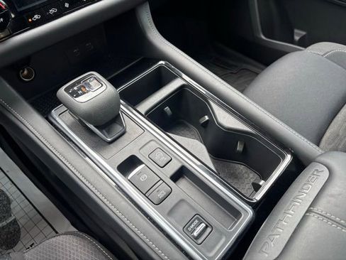 Used 2023 Nissan Pathfinder SV w/ SV Premium Package image 33