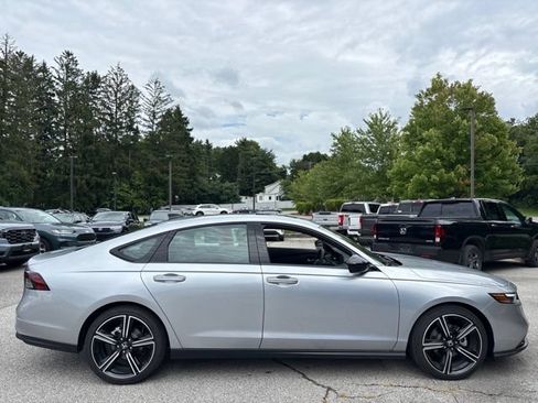 Used 2026 Honda Accord SE image 9