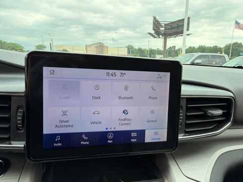 Used 2023 Ford Explorer XLT w/ Equipment Group 202A AWD/4WD image 24