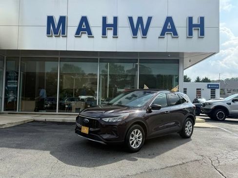 Certified 2023 Ford Escape Active w/ Tech Pack #2 AWD/4WD image 2
