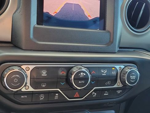 Used 2021 Jeep Gladiator Sport AWD/4WD image 25