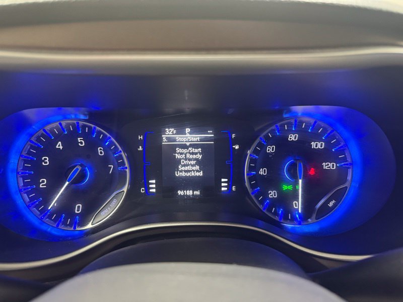 Used 2018 Chrysler Pacifica Touring-L FWD image 25