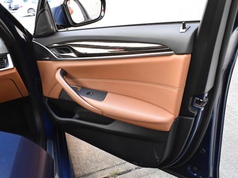 Used 2022 BMW 530i xDrive w/ M Sport Package image 28