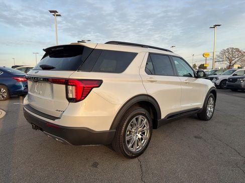 New 2026 Ford Explorer Active w/ Active Comfort Package image 3