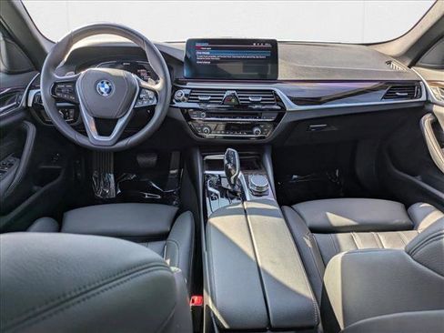 Certified 2023 BMW 530e w/ Convenience Package image 18