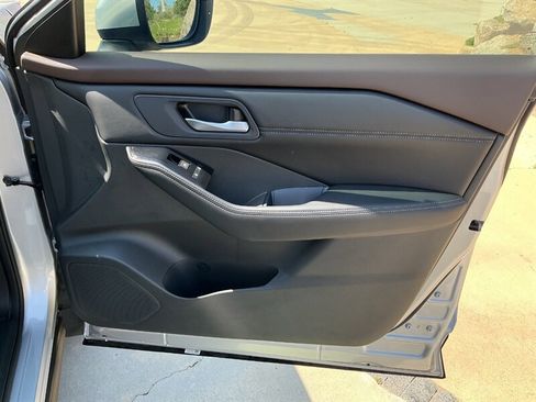 Used 2023 Nissan Rogue SV w/ SV Premium B Package image 32