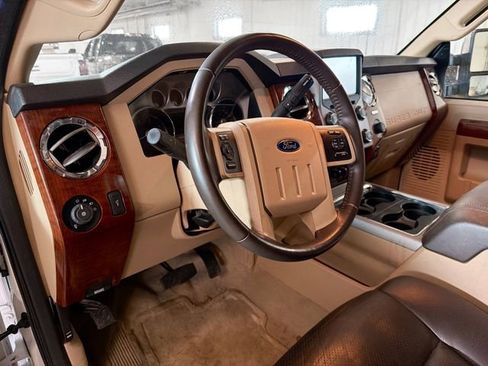 Used 2015 Ford F250 King Ranch w/ King Ranch w/Chrome Package image 8